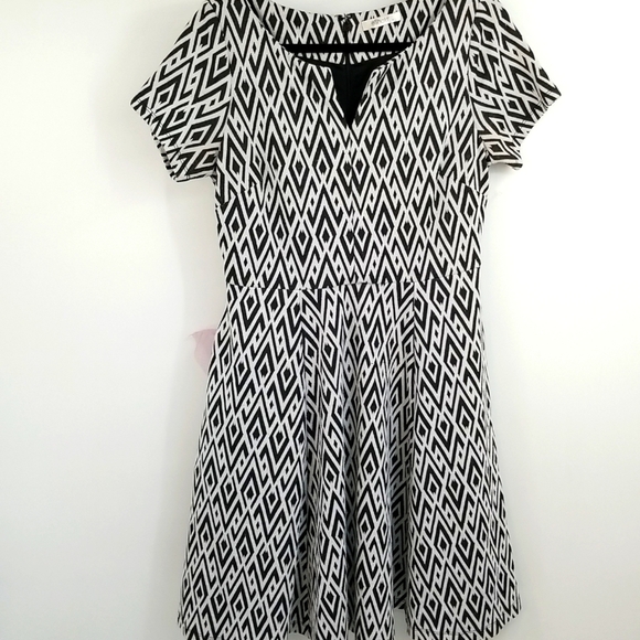 Eshakti Fit & Flare Dress with Pockets - Picture 11 of 11